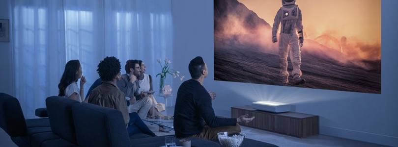 Heimkino in einer neuen Größenordnung: Samsung präsentiert den 4K-Ultra-Kurzdistanz-Projektor The Premiere