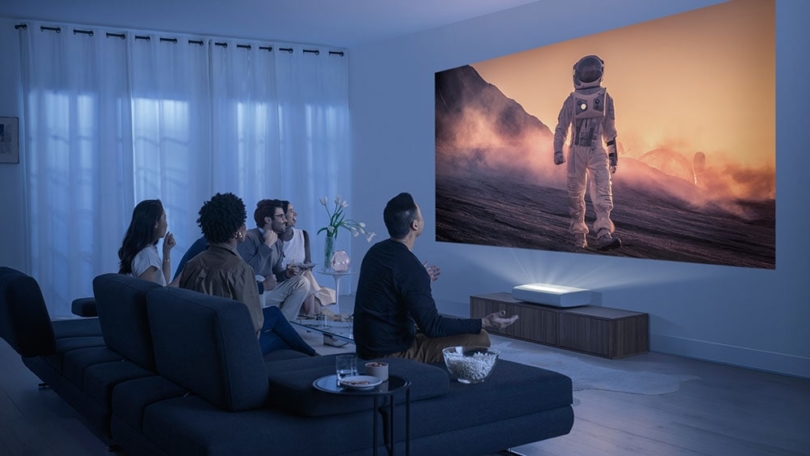 Heimkino in einer neuen Größenordnung: Samsung präsentiert den 4K-Ultra-Kurzdistanz-Projektor The Premiere